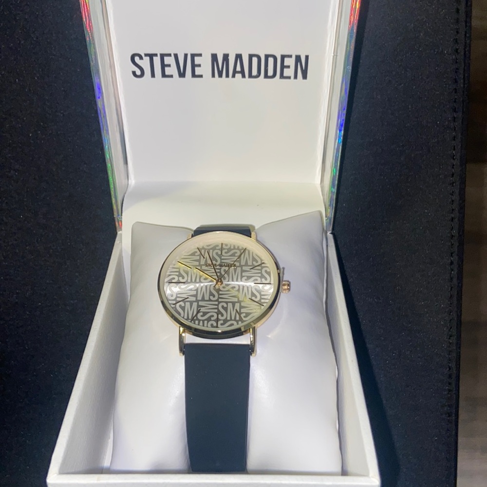 Steven Madden NIB black silicone band watch. Adjustable band